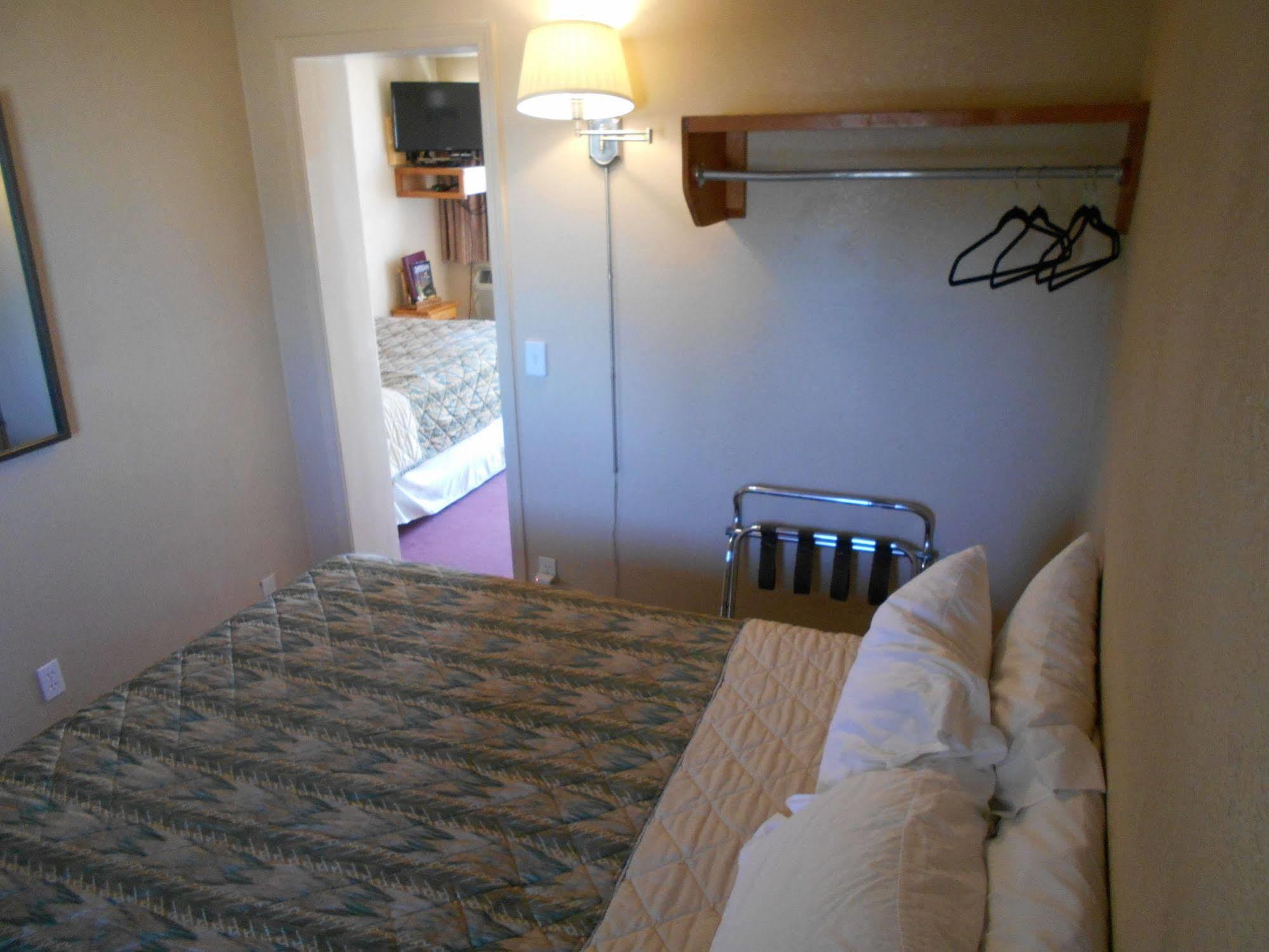Super Saver Inn شيريدان المظهر الخارجي الصورة